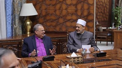 رئيس الطائفة الإنجيلية يهنئ شيخ الأزهر بعيد الفطر ويطمئن على صحته
