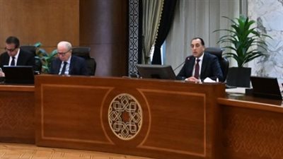 عقب اجتماع مدبولي.. تعرف على مواعيد إغلاق المنشآت التجارية والكافيهات