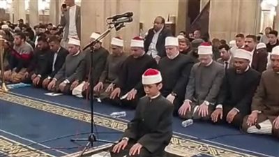 عمر عوض أصغر قارئ للقرآن يؤم المصلين في صلاة التهجد بالجامع الأزهر