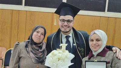 الأم المثالية بالشرقية.. رحلة صبر على تربية الأبناء ورعاية أمها المريضة
