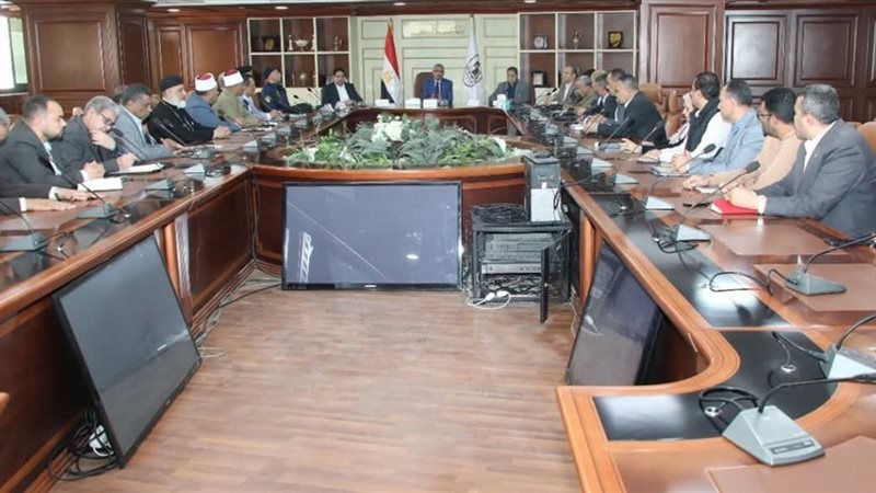 محافظ بنى سويف خلال
