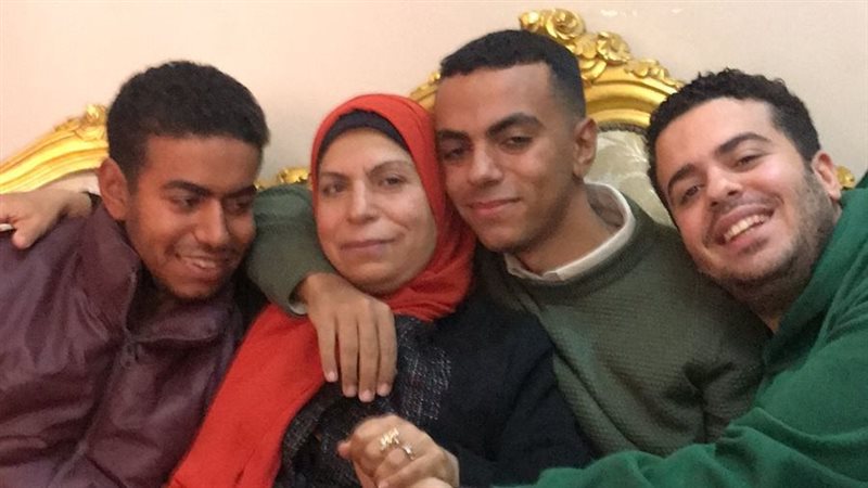 الأم وابناؤها