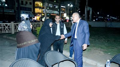 هتصلي العيد معانا.. محافظ الأقصر يخطف القلوب بلفتة إنسانية قبل صلاة عيد الفطر