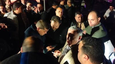 محافظ دمياط يتفقد موقع حريق مول جديد ويوجه بتقديم الرعاية للمصابين