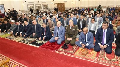 محافظ المنوفية يؤدي شعائر صلاة عيد الفطر بمسجد الرؤوف الرحيم بشبين الكوم 