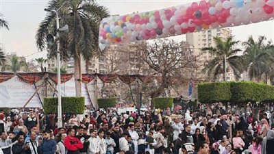 ساحة مسجد مصطفى محمود تفيض بالمصلين في صلاة عيد الفطر المبارك |صور