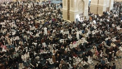 أجواء إيمانية مبهجة.. وآلاف المصلين يؤدون صلاة العيد بالمسجد مصر الكبير 