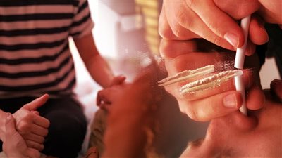 ضبط مدير شركة بدر للطيران ونيو فيجن للعقارات في شبكة للشواذ وتجارة المخدرات