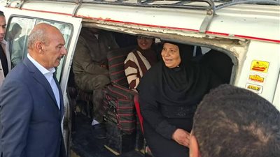محافظ السويس يتفقد موقف ميكروباص مناطق 24 أكتوبر والمميز وحي الكويت