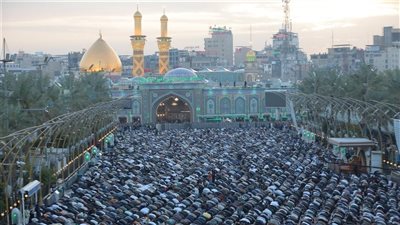 العراق.. آلاف المصلين يحيون صلاة عيد الفطر في كربلاء| صور