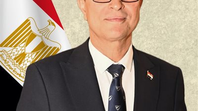 ستظل رمزًا خالدًا للعطاء .. رئيس جامعة أسيوط يهنئ أمهات مصر بعيد الأم