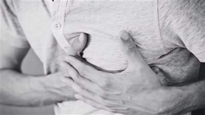 أول 10 دقائق من النوبة القلبية .. خطوات سريعة تنقذ حياتك  