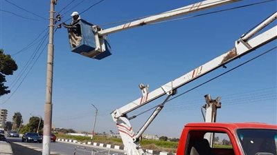 صيانة مكثفة لأعمدة الإنارة بقرى بسيون ورفع كفاءة الشوارع خلال 24 ساعة