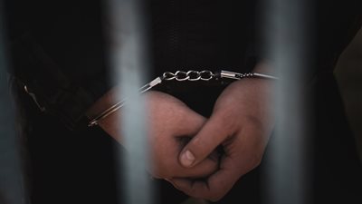الشرطة الإسرائيلية تفكك خلية مسلحة في أم الفحم وتعتقل 4 شبان