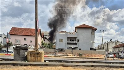 إعلام عبري: إصابة 7 أشخاص بسقوط صاروخ عنقودي في تل أبيب