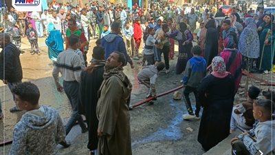 جهود مكثفة للسيطرة على حريق بمصنع كراسى فى الدويقة 