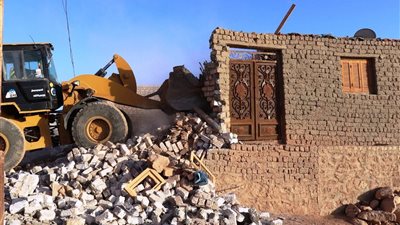 إزالة 24 تعديا بمساحة 12 ألف م2 بمنطقة الصداقة الجديدة بأسوان  