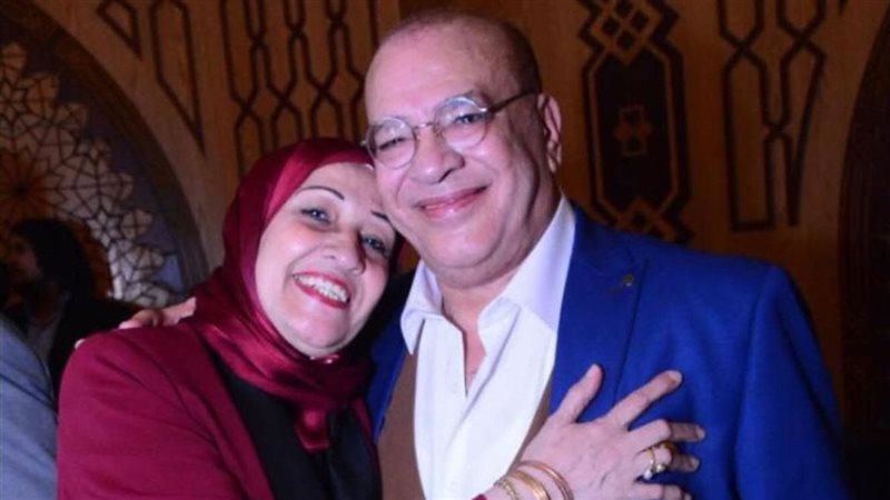 صلاح عبدالله وشقيقته