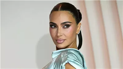 كيم كارداشيان ولويس هاميلتون يتألقان في أول ظهور علني بطوكيو