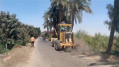 محافظ أسيوط يوجه بتكثيف تمهيد الطرق بالعتمانية بالبداري لتيسير حركة المواطنين
