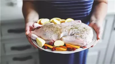  مخاطر الصحية لا متناهية.. ماذا يحدث عند تناول الدجاج النيء؟