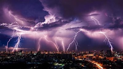 دعاء الرعد والبرق المستجاب.. ماذا قال النبي عند نزول المطر الشديد؟
