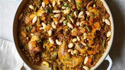 طريقة تحضير دجاج بالزعفران مع الفريكة بخطوات سهلة ومذاق فاخر