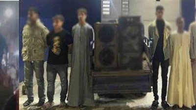 بدون ملابس علوية.. ضبط 7 طلاب رقصوا على تروسيكل بمكبرات صوت في قنا 