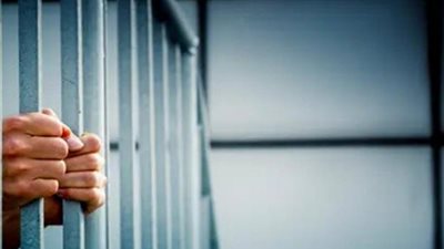 استدرجهن لممارسة الأعمال المنافية للآداب.. ضبط طالب متهم بابتزاز الفتيات 