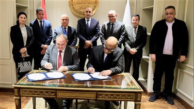 وزير  التعليم ورئيس الهيئة الوطنية للصحافة يشهدان توقيع بروتوكول تعاون