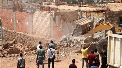 محافظ أسوان: لا تهاون فى إزالة التعديات والتعامل الفورى مع أى مخالفات 
