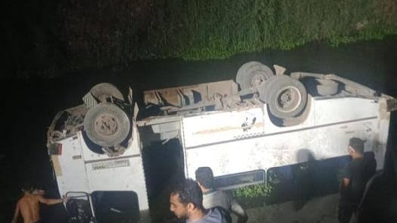 انقلاب اتوبيس داخل