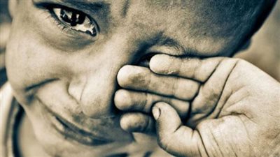 هل يجوز كفالة اليتيم في المنزل؟.. «الأزهر» يوضح كيف كان يتعامل النبي