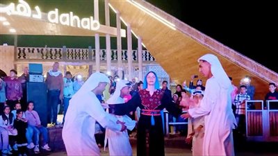 فرقة أطفال الطور للفنون الشعبية تتألق في حفل فني بممشى دهب السياحي
