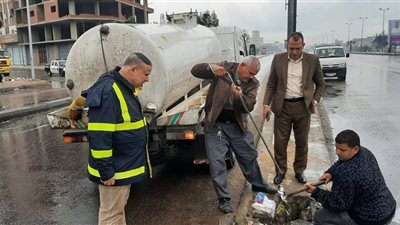 رفع تجمعات المياه منذ الساعات الأولى بشوارع مدينة الدلنجات بالبحيرة