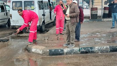 محافظ الشرقية يوجه بالدفع بسيارات الشفط والكسح لرفع مياه الأمطار 