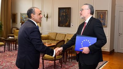 مصر وبنك الاستثمار الأوروبي يبحثان دعم الاقتصاد في ظل التصعيد الإقليمي