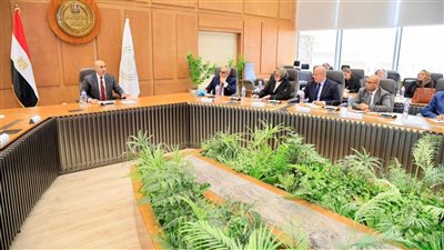 محمد عبد اللطيف يجتمع بقيادات التعليم بالقاهرة لمتابعة سير العملية التعليمية 