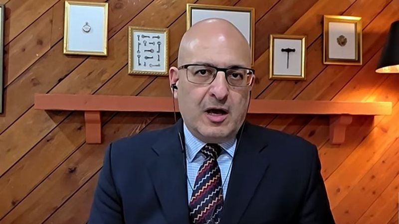 الكاتب السياسي المختص