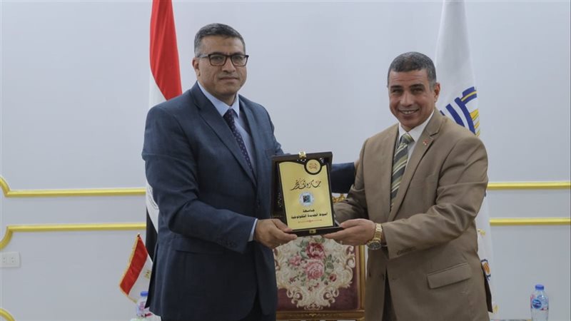 محافظ قنا ورئيس جامعة