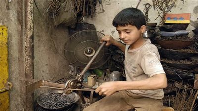 ​وزير العمل يحظر تشغيل الأطفال دون 15 عاماً ويحدد المهن الخطر