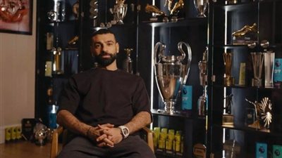 محمد صلاح ووداعه المثير للجدل.. ساعة نادرة تسرق الأنظار
