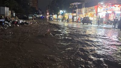 تطوير لم يكتمل.. شارع ناهيا غارق في المياه والأهالي يطالبون بسرعة التدخل