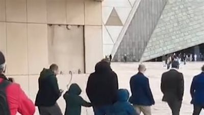 أول رد رسمي من المتحف الكبير على فيديو المطر وسقوط قطعة من الجدار  