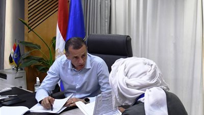 محافظ أسوان : توجيهات عاجلة لتلبية مطالب المواطنين وتعزيز الحماية الاجتماعية