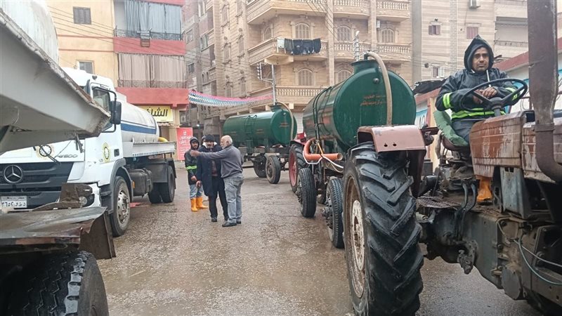 جانب من رفع الامطار