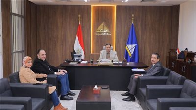 المحافظ يناقش تطوير المشروعات ويستعد لإطلاق معرض «صنع في دمياط» بالقاهرة