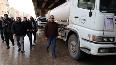 محافظ الجيزة يتفقد جهود شفط مياه الأمطار بشوارع الدقي والعجوزة وصفط اللبن