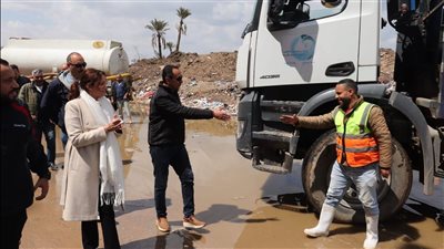 نائب محافظ الجيزة تتفقد جهود رفع مياه الأمطار بكفر طهرمس وقطاعات حي الهرم