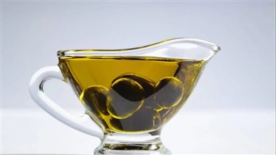 دراسة تكشف فوائد زيت الزيتون على الدماغ والأمعاء والصحة العامة للجسم 	